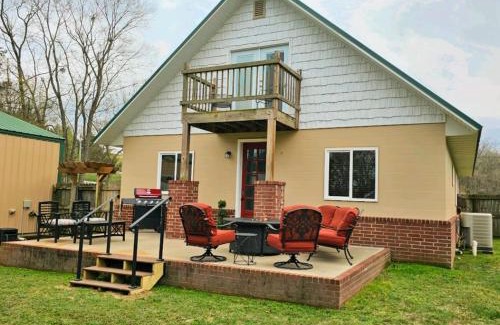 Lowell House | Beaver Lake Hideaway