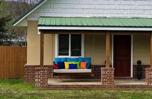 Lowell House | Beaver Lake Hideaway