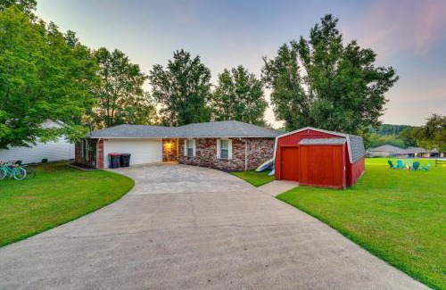 Springdale House | Beaver Lake Retreat with Deck Paddle, Bike, Relax!