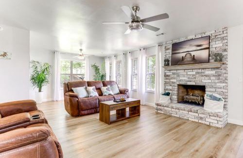 Springdale House | Beaver Lake Retreat with Deck Paddle, Bike, Relax!