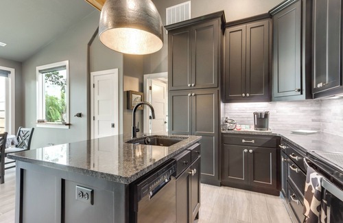 Rogers Apartment | Beaver Lake Studio: Luxe Stay at Historic Site