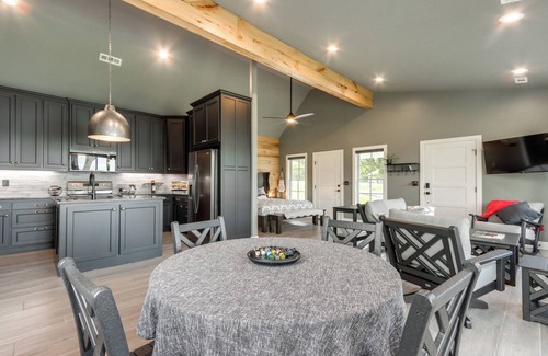 Rogers Apartment | Beaver Lake Studio: Luxe Stay at Historic Site