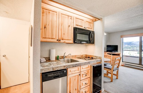 Historic District Condo | Beaver Run Moonrise Condo: Ski-In, Ski-Out, Great Views
