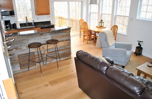 Front Royal House | Beavers Hill Cottage a Mountain getaway in Virginia Wine country! W/hot tub