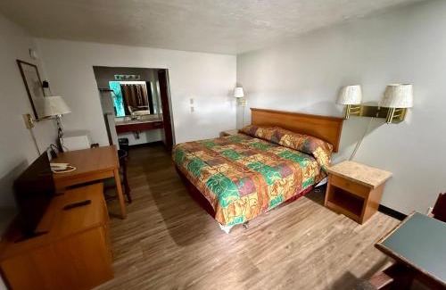 Beaverton Hotel | Beaverton Budget Inn by Capital O Portland