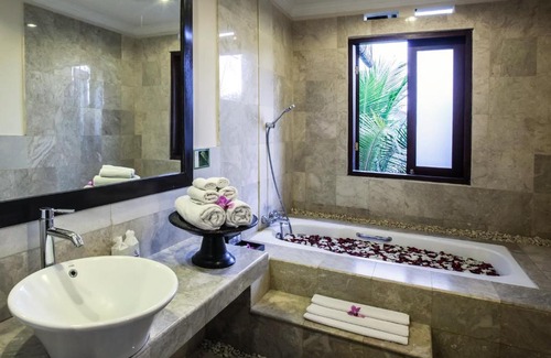 Peliatan Resort | Bebek Tepi Sawah Restaurant & Villas