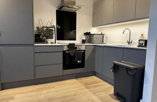 Penge and Cator House | BECKENHAM- Large ONE DOUBLE Bedroom APARTMENT With En-suite SOLE USE