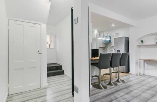 Downham House | Beckenham Palace - Self Check-in - Sleeps 4 - Free Parking - Trains to the City