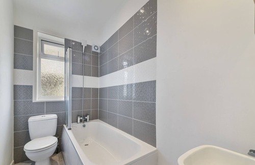 Downham House | Beckenham Palace - Self Check-in - Sleeps 4 - Free Parking - Trains to the City