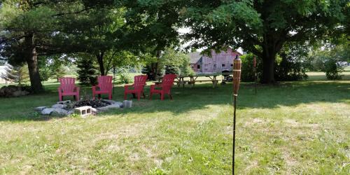 Auburn Apartment | Becker's Private Studio 2 Queen Beds, 1 Futon with a Great Back Yard!