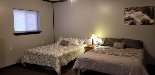 Auburn Apartment | Becker's Private Studio 2 Queen Beds, 1 Futon with a Great Back Yard!
