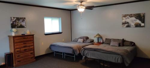Auburn Apartment | Becker's Private Studio 2 Queen Beds, 1 Futon with a Great Back Yard!
