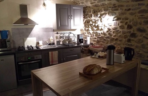 Saint-Jean-de-Valeriscle Apartment | Bed and breakfast "La mauresque", 2 people, continental breakfast included
