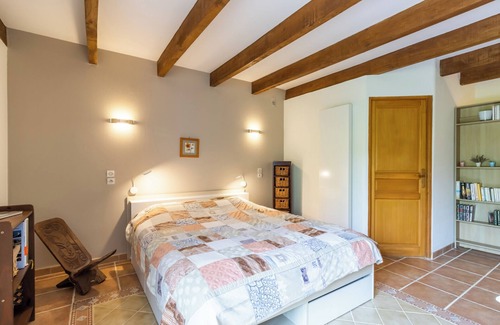 Auriac-du-Perigord Bed & Breakfast | Bed and Breakfast 'Chambre Millepertuis' with Shared Terrace and Shared Garden