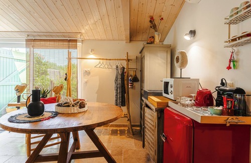 Sainte-Marie-de-Re Bed & Breakfast | Bed and Breakfast 'Couette et coquillages' with Air Conditioning