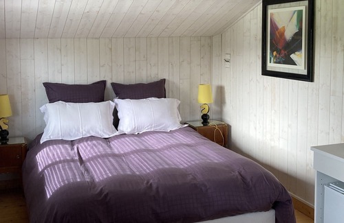 Beaufour-Druval Ski Chalet | Bed and breakfast with terrace in a detached chalet in Normandy