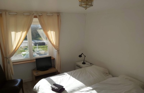 Champsac House | Bed and Breakfast 'Chambre 3 Et 4' with Lake View, Shared Pool and Shared Garden
