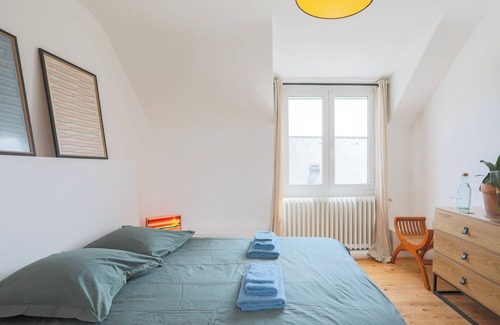 Plouezec Bed & Breakfast | Bed and Breakfast 'Chambre 2' with Shared Garden and Wi-Fi