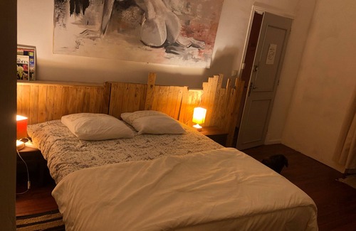 Le Teil Bed & Breakfast | Bed and Breakfast 'Chambre Spacieuse' with Shared Terrace, Shared Garden and Wi-Fi
