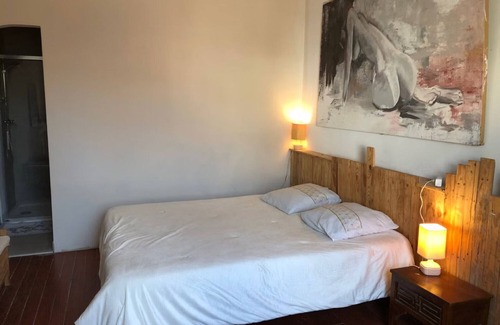 Le Teil Bed & Breakfast | Bed and Breakfast 'Chambre Spacieuse' with Shared Terrace, Shared Garden and Wi-Fi