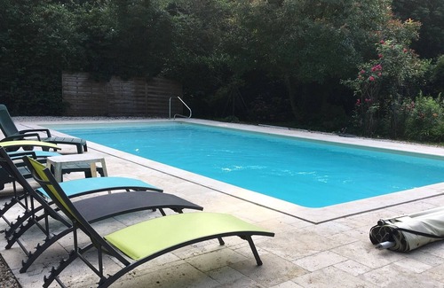 Saint-Fargeau House | Bed and breakfast with swimming pool, "la tour"