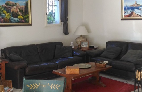 Saint-Raphael Bed & Breakfast | BED AND BREAKFAST, private 1st floor in villa