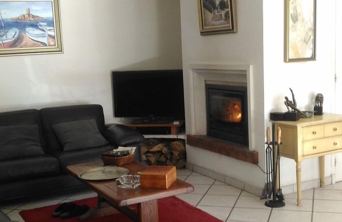 Saint-Raphael Bed & Breakfast | BED AND BREAKFAST, private 1st floor in villa