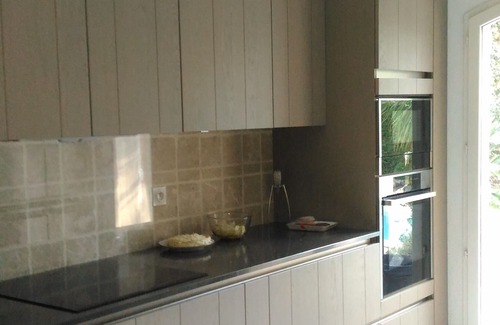 Saint-Raphael Bed & Breakfast | BED AND BREAKFAST, private 1st floor in villa