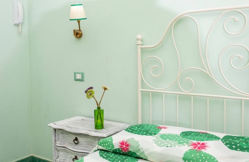 Calatabiano Bed & Breakfast | Bed and Breakfast 'Luna' with Sea View, Shared Pool and Wi-Fi