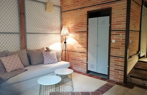 Noaillan Bed & Breakfast | Bed and Breakfast 'L'orée De Lansot - Chambre Atelier' with Shared Terrace, Shared Garden and Wi-Fi