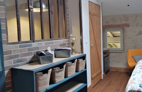 Noaillan Bed & Breakfast | Bed and Breakfast 'L'orée De Lansot - Chambre Atelier' with Shared Terrace, Shared Garden and Wi-Fi