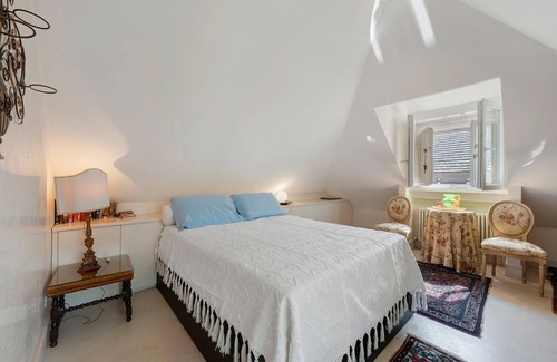 Genoa Historical Centre Bed & Breakfast | Bed and Breakfast 'Palazzo Giustiniani' with Balcony, Wi-Fi and Air Conditioning