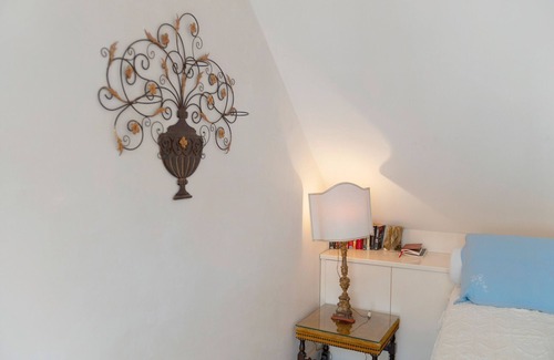 Genoa Historical Centre Bed & Breakfast | Bed and Breakfast 'Palazzo Giustiniani' with Balcony, Wi-Fi and Air Conditioning