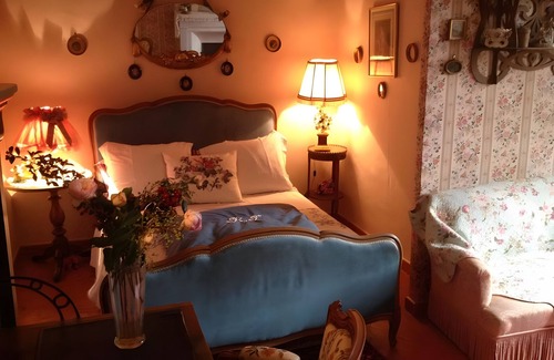 Brignoles Bed & Breakfast | Bed and Breakfast 'Suite Supérieure' with Mountain View, Shared Pool and Wi-Fi