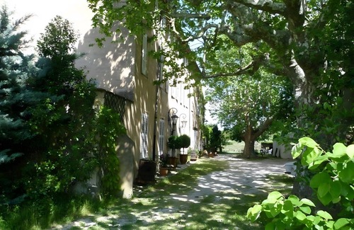 Brignoles Bed & Breakfast | Bed and Breakfast 'Suite Supérieure' with Mountain View, Shared Pool and Wi-Fi