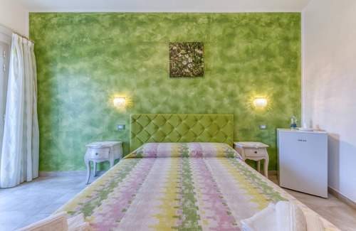 Salve Bed & Breakfast | Bed and Breakfast 'Tallyho Elleboro' with Shared Terrace, Wi-Fi and Air Conditioning