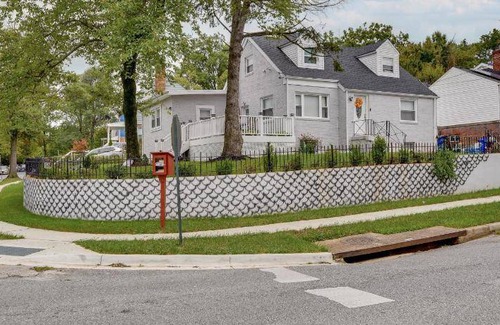 Hyattsville Bed & Breakfast | Bed and breakfast ∙ 6 guests