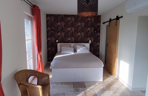 Faucon Bed & Breakfast | Bed and breakfast with view of the vineyards. New!