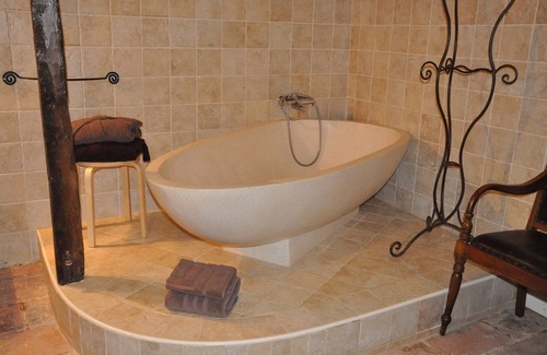 Laborie Hotel | Bed and Breakfasts Toulouse - The Lake Crivito