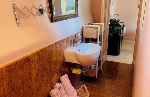 San Pietro in Lama Bed & Breakfast | Bed & Breakfast Apartment in Historic Palazzo 10 minutes from Lecce.