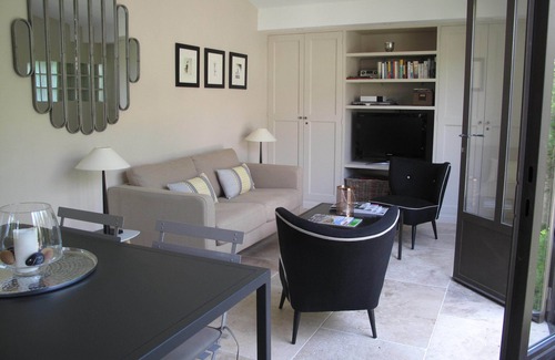 Loriol-du-Comtat House | Bed & Breakfast in a Provencal farmhouse, heated pool, quiet and rest