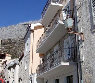 Baska Voda Apartment | Bed & Breakfast Palac -Free Parking-