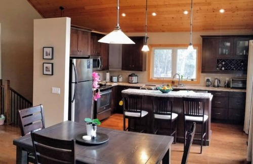 East Kootenay Bed & Breakfast | (Bed & Breakfast) ~ Private Mountain Dream Retreat