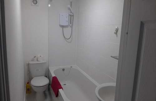 Newport Apartment | Bed, Contl Breakfast, Newport, Wales, Near Train
