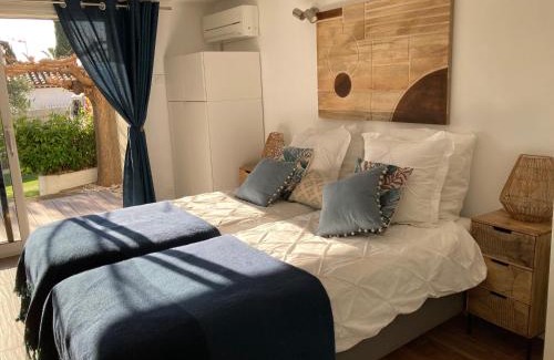 Boulouris-sur-Mer Bed & Breakfast | Bed,Kitchen and Swimming Pool Villa Esterel