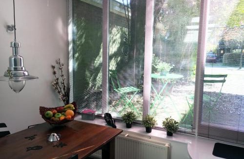 Oranjebuurt Apartment | Bed & Office 050