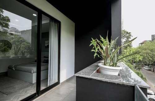 Sushant Lok Apartment | BedChambers Luxury Apartment Near Golf course Road