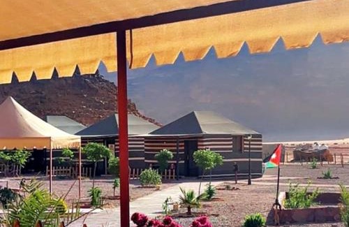 Wadi Rum Apartment | Bedouin Desert Life Camp & Jeep Tours