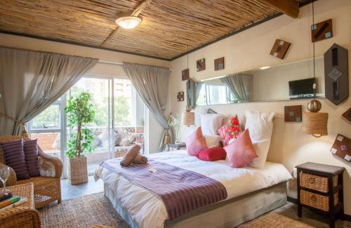 Strand Apartment | Bedrock Executive Studio with Kitchenette