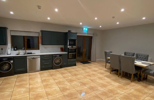 Dromod House | Bedroom 3, triple room sleeps 3, en-suite